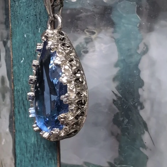 Vintage Silver Necklace with Large Blue Jewel Stone - Picture 3 of 7